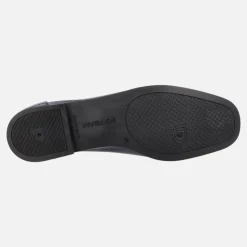 Mocasines planos de charol con adorno de cadena dorada