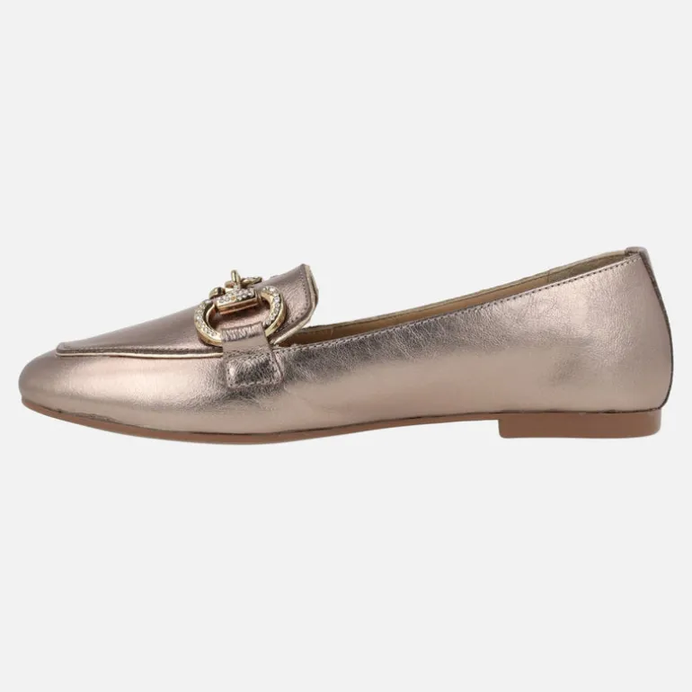 Mocasines planos de piel con adorno metálico para mujer