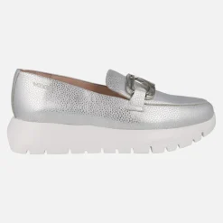 Mocasines Sidney en piel metalizada con adorno metálico