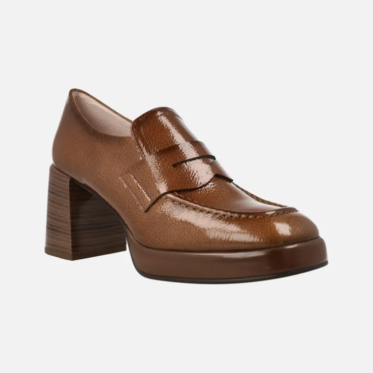 Mocasines Tokio en charol con adorno de antifaz