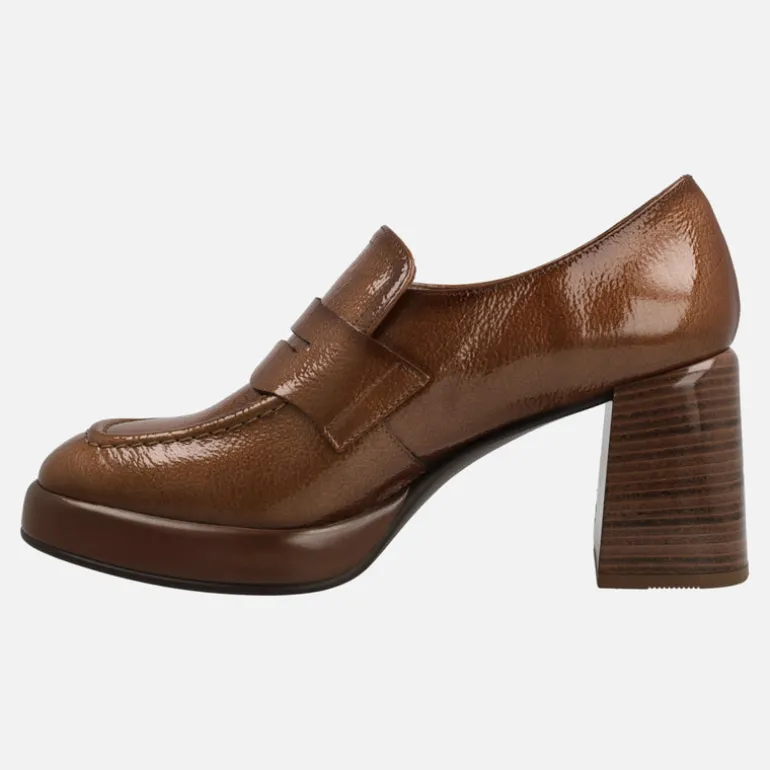 Mocasines Tokio en charol con adorno de antifaz