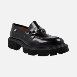 Mocasines Zintia en antik negro con adorno y piso track