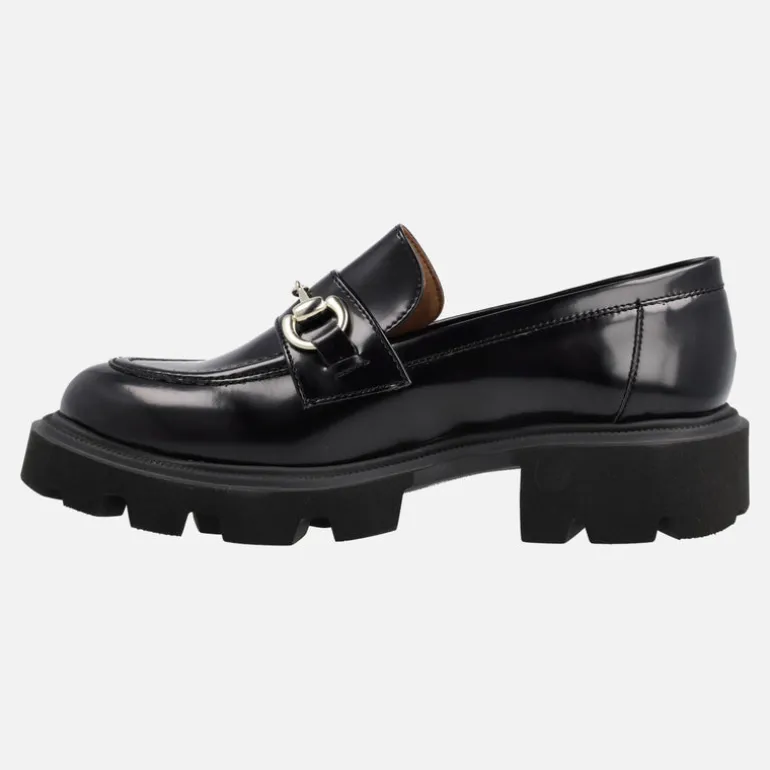 Mocasines Zintia en antik negro con adorno y piso track