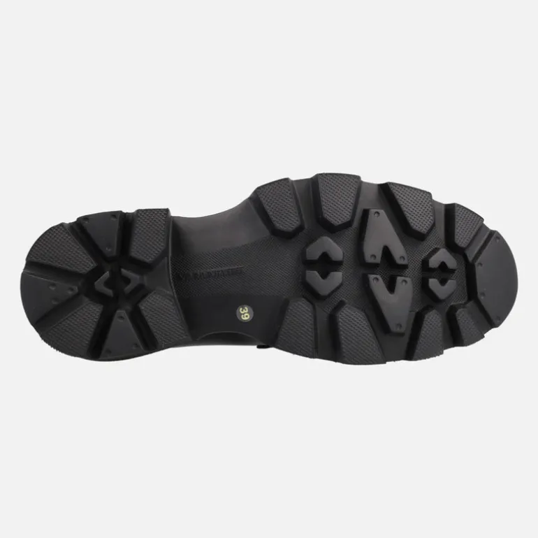 Mocasines Zintia en antik negro con adorno y piso track
