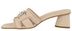 Mules de ante color beige con adorno metálico