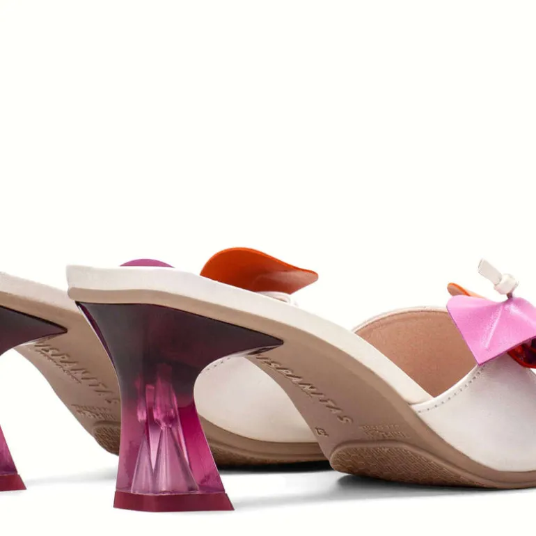 Mules de piel con flor contrastada Hispanitas