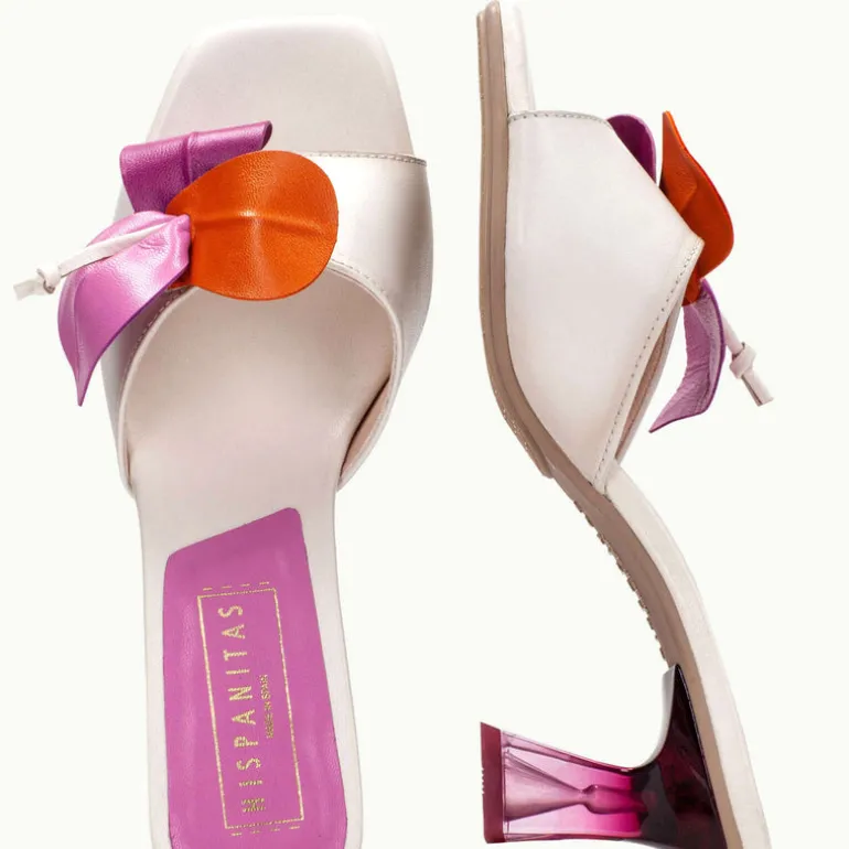 Mules de piel con flor contrastada Hispanitas