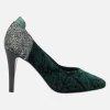 Salones de tacón alto en terciopelo verde con talón de glitter