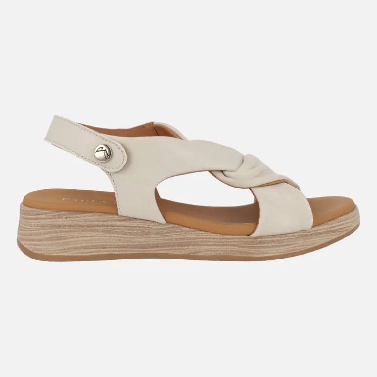 Sandalias bajas de piel con cierre de velcro y nudo