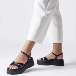 Sandalias Celina en charol negro con plataforma