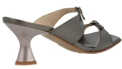 Sandalias Chanel estilo mule con dos tiras con hebillas