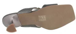 Sandalias Chanel estilo mule con dos tiras con hebillas