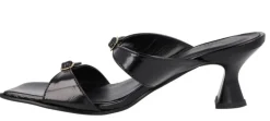 Sandalias Chanel estilo mule con dos tiras con hebillas