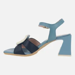 Sandalias combinadas de piel con adorno de hebilla
