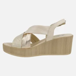 Sandalias confort de cuña alta con tiras anchas y detalles metalizados