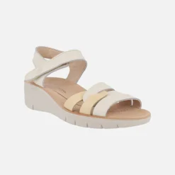 Sandalias confort de piel en beige y vainilla con cierre de velcro