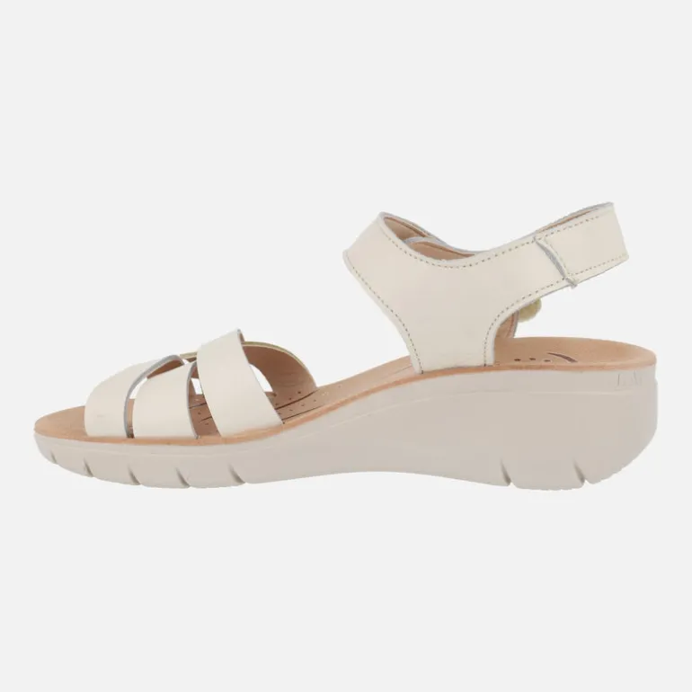 Sandalias confort de piel en beige y vainilla con cierre de velcro