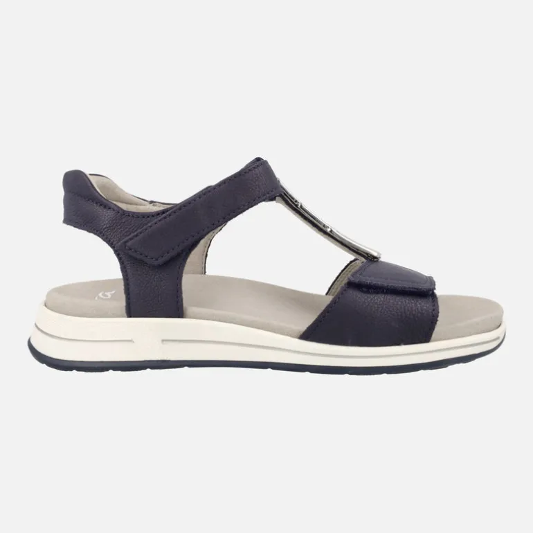 Sandalias confort en piel con cierre de velcros y adorno metálico