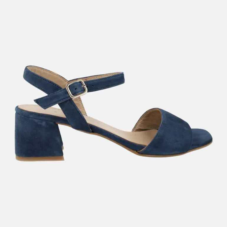 Sandalias de ante con pulsera al tobillo y tacón bajo
