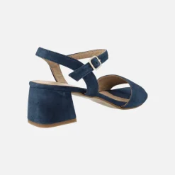 Sandalias de ante con pulsera al tobillo y tacón bajo