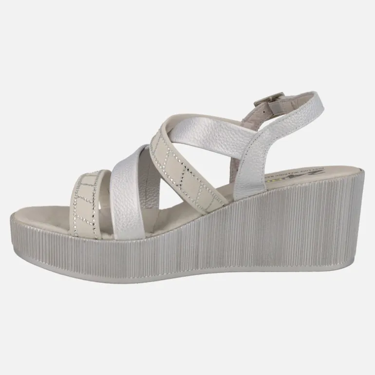 Sandalias de cuña y plataforma con tiras metalizadas