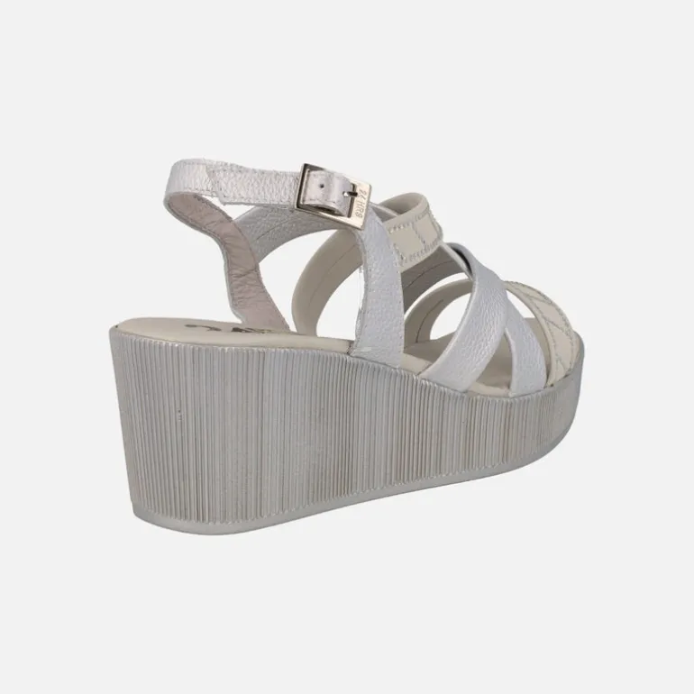 Sandalias de cuña y plataforma con tiras metalizadas