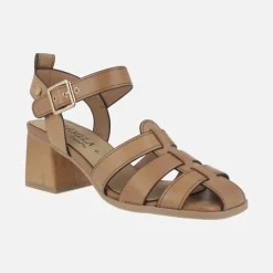 Sandalias de piel camel estilo cangrejeras con tacón