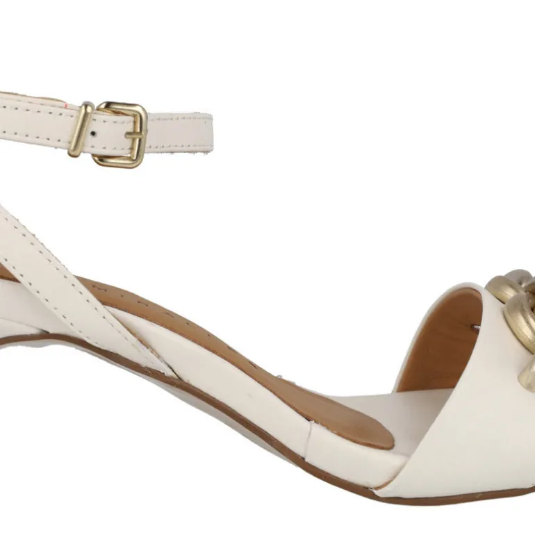 Sandalias de piel con adorno metálico y pulsera al tobillo