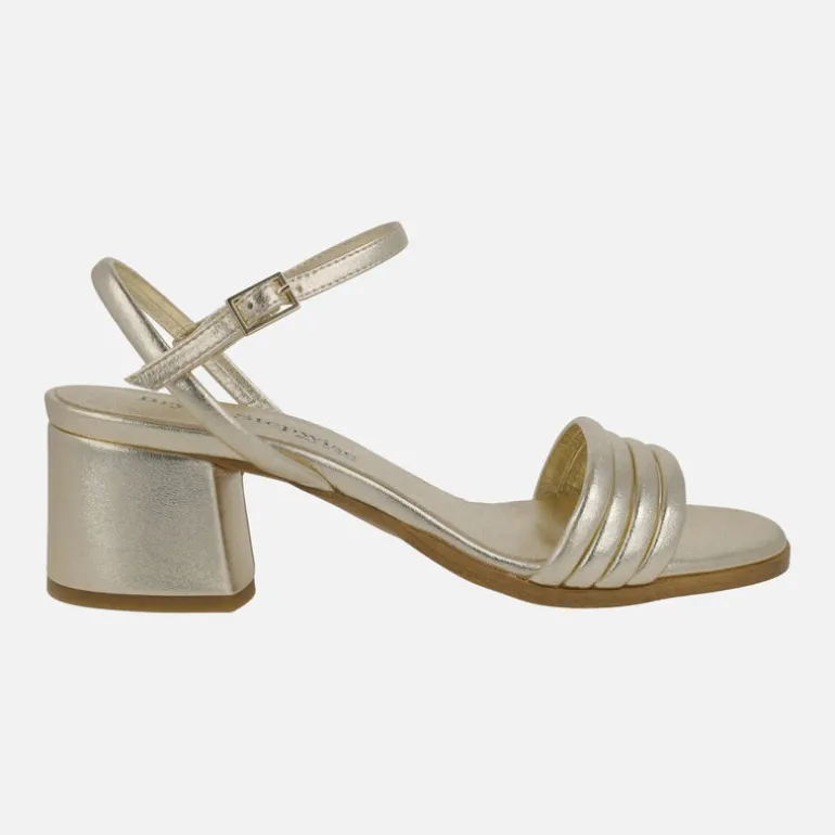 Sandalias de piel con cuatro tiras delanteras y pulsera al tobillo