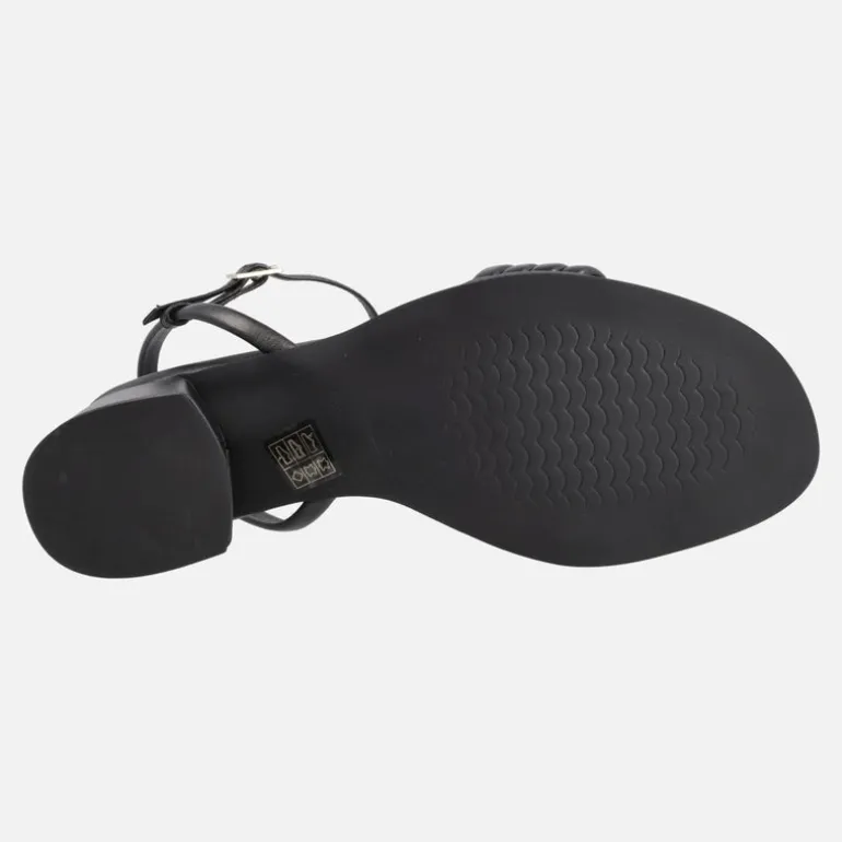 Sandalias de piel con cuatro tiras delanteras y pulsera al tobillo