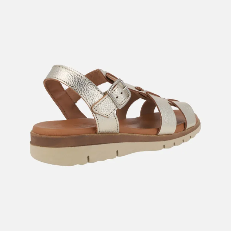 Sandalias de piel con cuña baja y cierre de hebilla