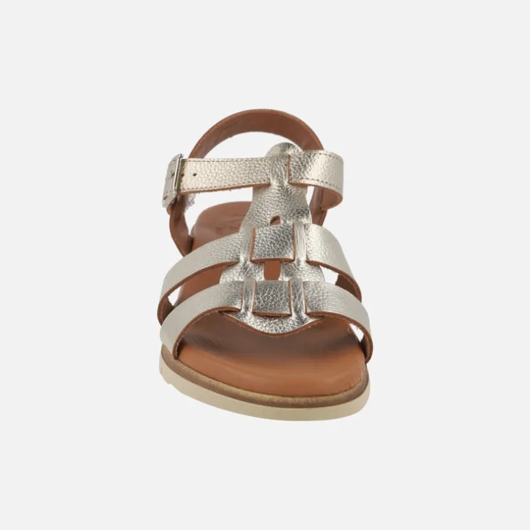 Sandalias de piel con cuña baja y cierre de hebilla