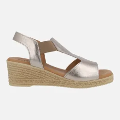 Sandalias de piel con elásticos laterales y cuña media