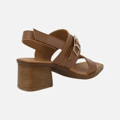 Sandalias de piel con hebilla decorativa y cierre de velcro