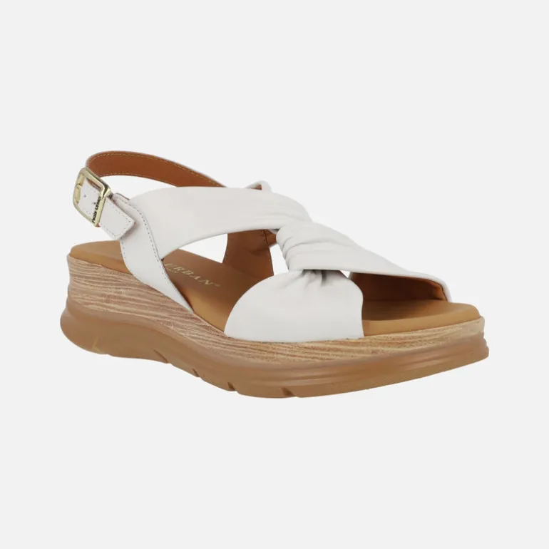 Sandalias de piel con tiras entrelazadas y cierre de hebilla