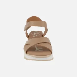 Sandalias de piel con tiras cruzadas y pulsera de velcro al tobillo