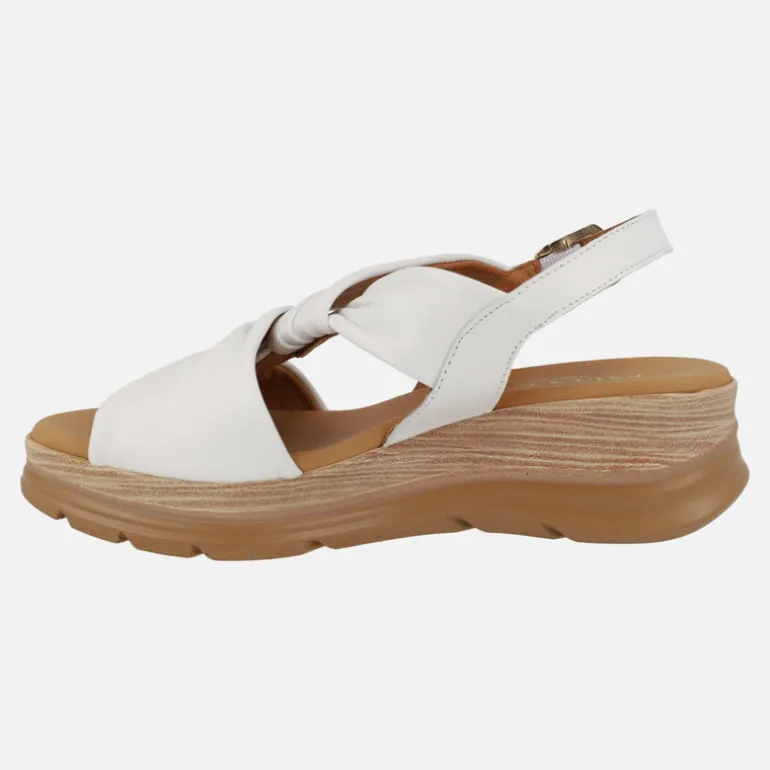 Sandalias de piel con tiras entrelazadas y cierre de hebilla