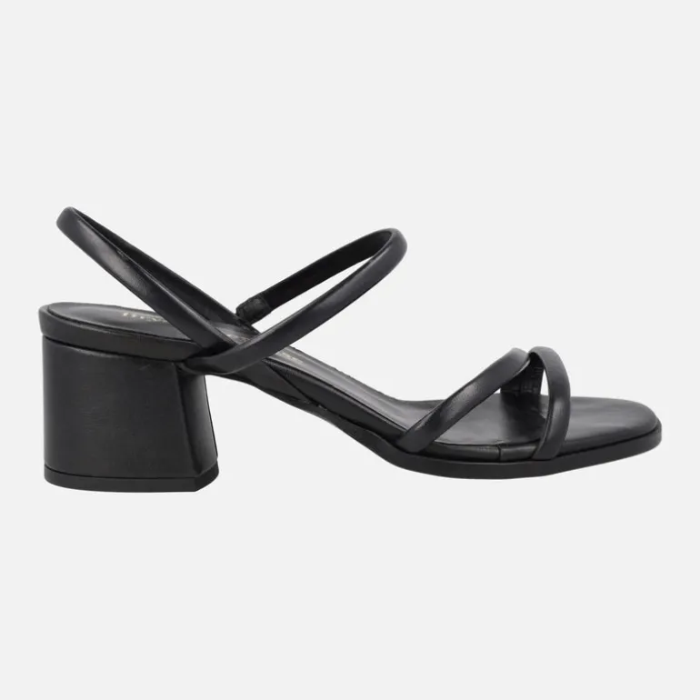 Sandalias de piel con tiras y tacón ancho