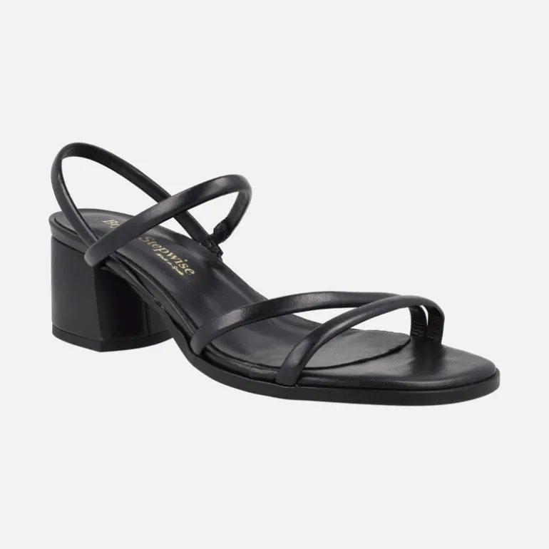 Sandalias de piel con tiras y tacón ancho