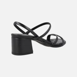 Sandalias de piel con tiras y tacón ancho