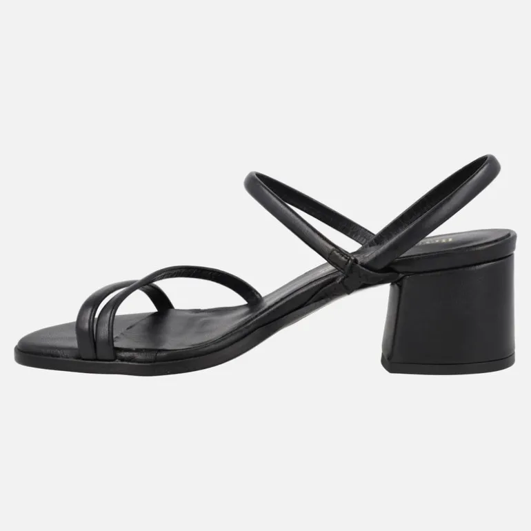 Sandalias de piel con tiras y tacón ancho