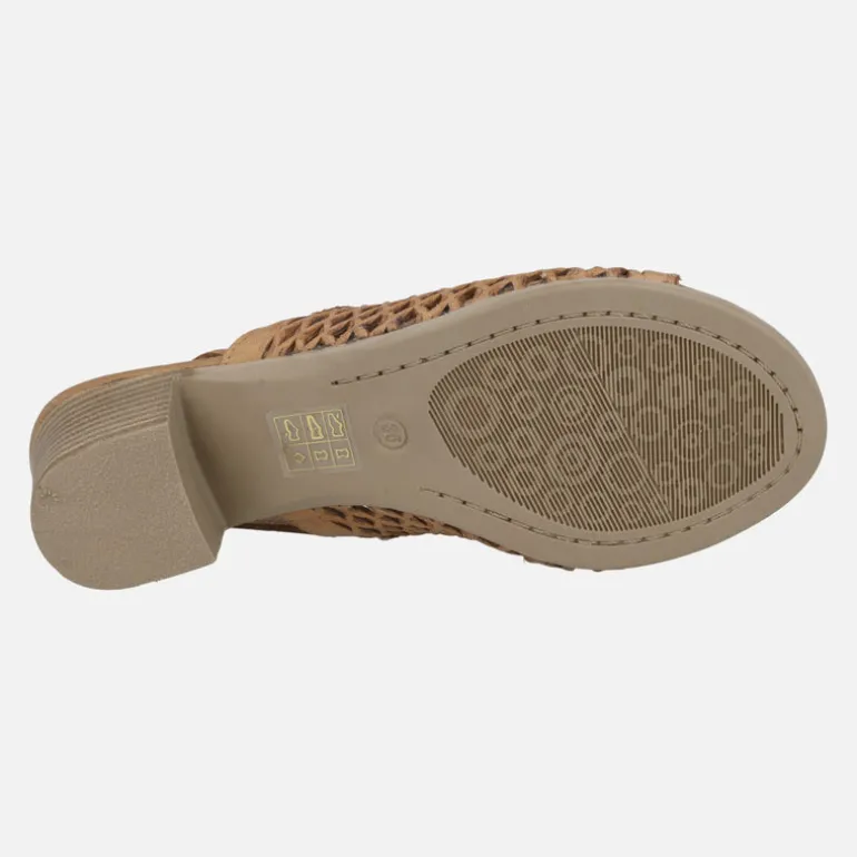 Sandalias de piel con troquelados y tacón medio Elda