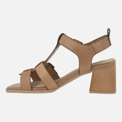 Sandalias de piel en camel con tacón y doble cierre de hebillas