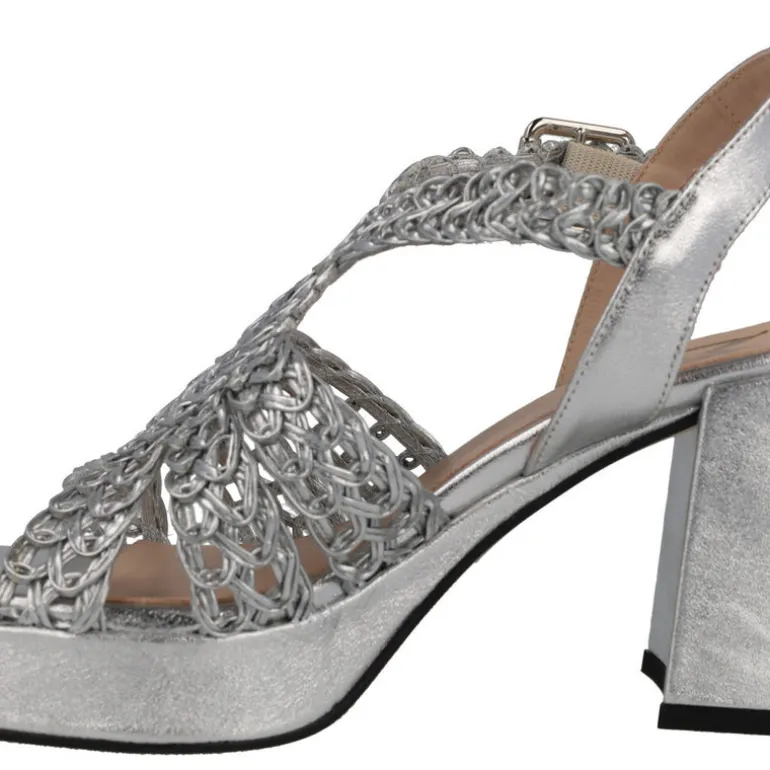 Sandalias de piel en colores metalizados con pala trenzada