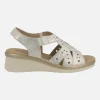 Sandalias de piel metalizada dorada con cuña baja