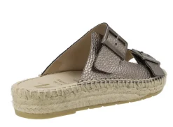 Sandalias de piel metalizada con doble hebilla y piso de esparto