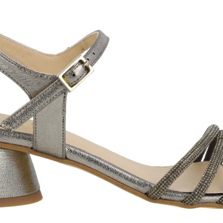 Sandalias de piel metalizadas Taimi con triple tira de strass