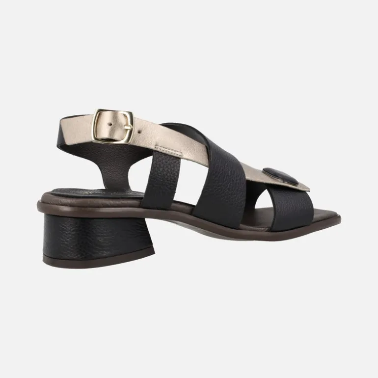 Sandalias de piel negras con tira en platino y cierre de hebilla