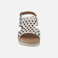 Sandalias de piel troqueladas con plataforma