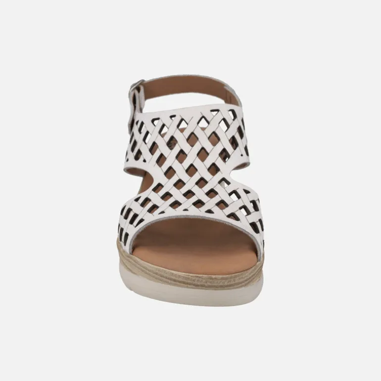 Sandalias de piel troqueladas con plataforma